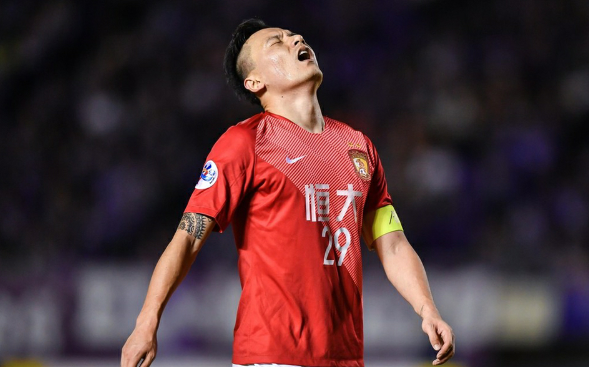 里昂迎亚冠关键赛；清晨更衣室发声；话题不断；训练强度明显提升的简单介绍